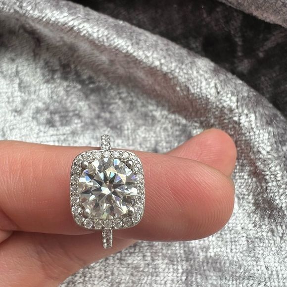 Platinum outlined pave diamond bridal ring set - Picture 8 of 8